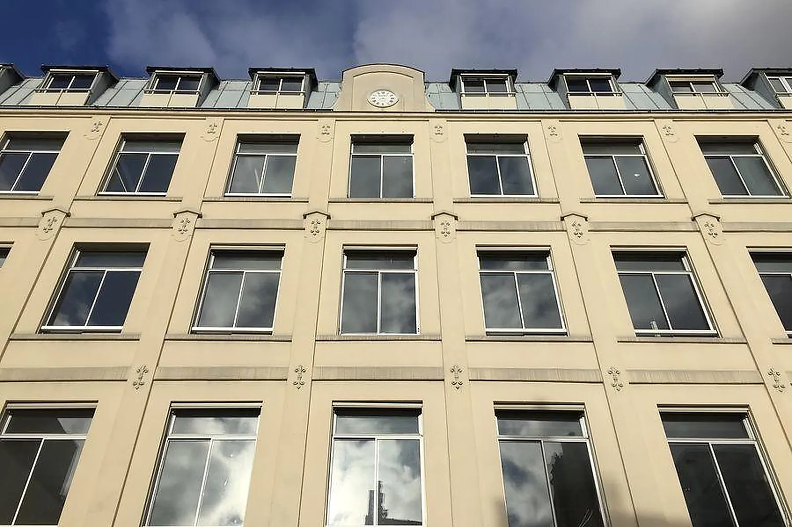 Lieux événementiels, FAR