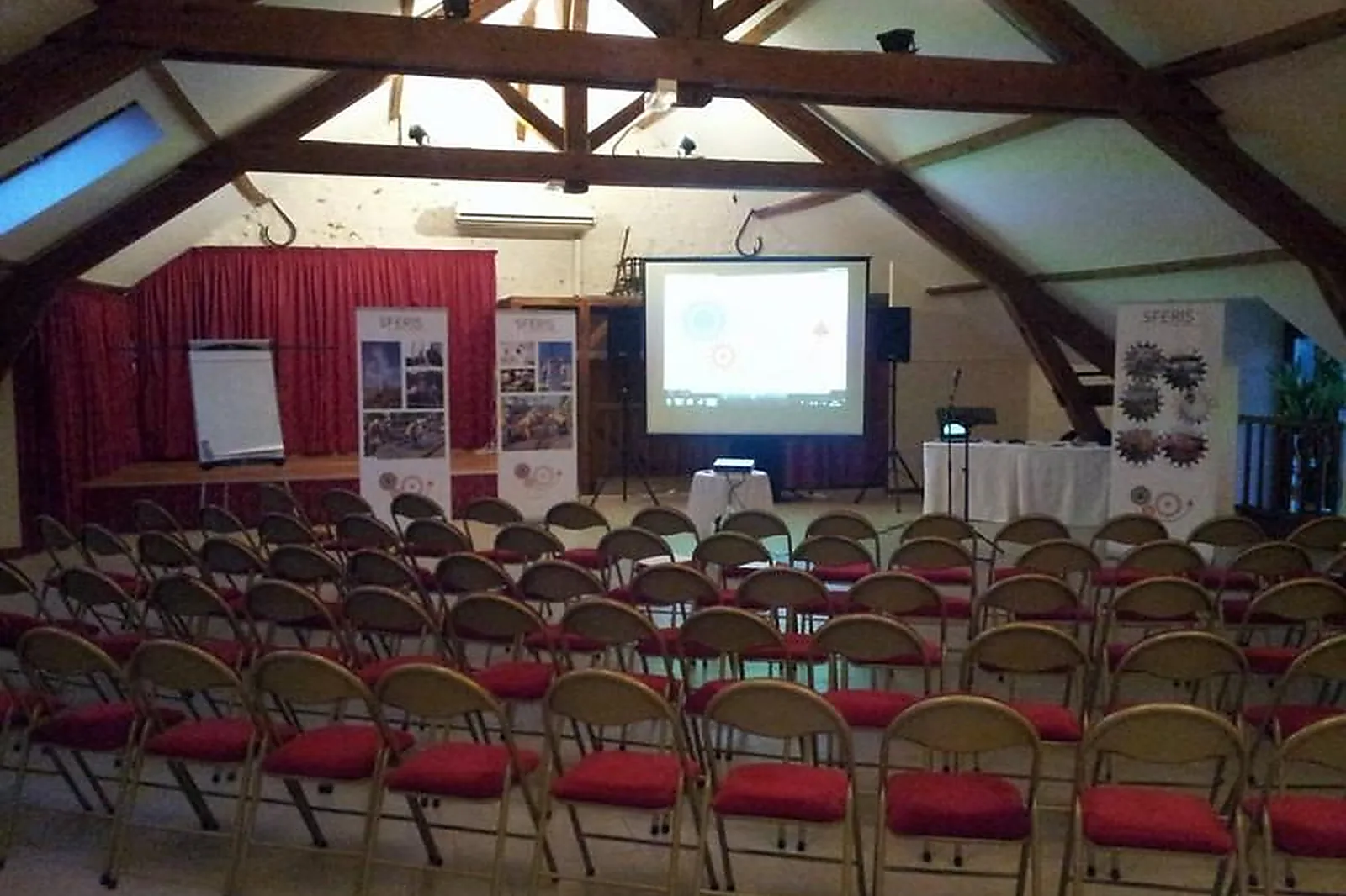 Lieux événementiels, FERME D'AUXONNETTES