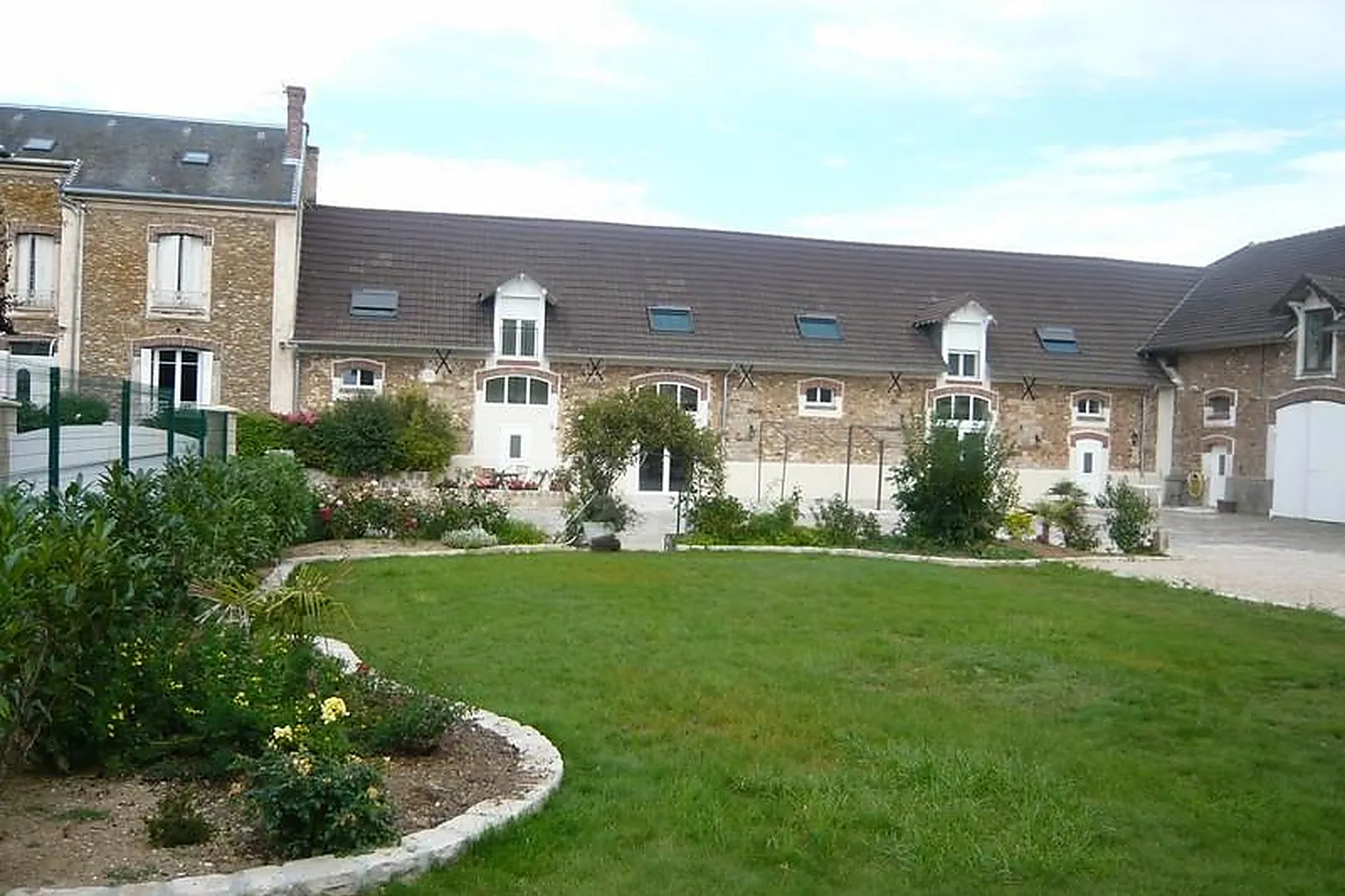 Lieux événementiels, FERME D'AUXONNETTES