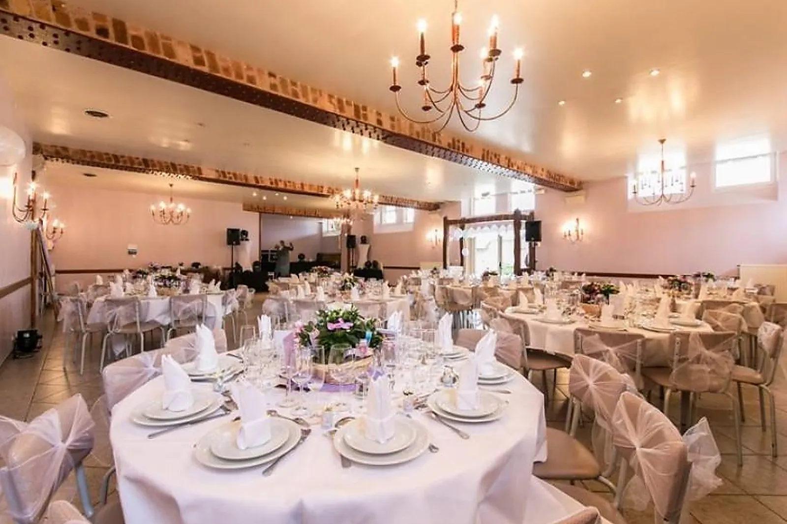 Lieux événementiels, FERME DE FOREST