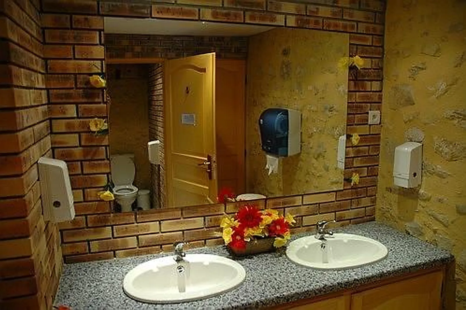 Lieux événementiels, FERME DE VINTUE