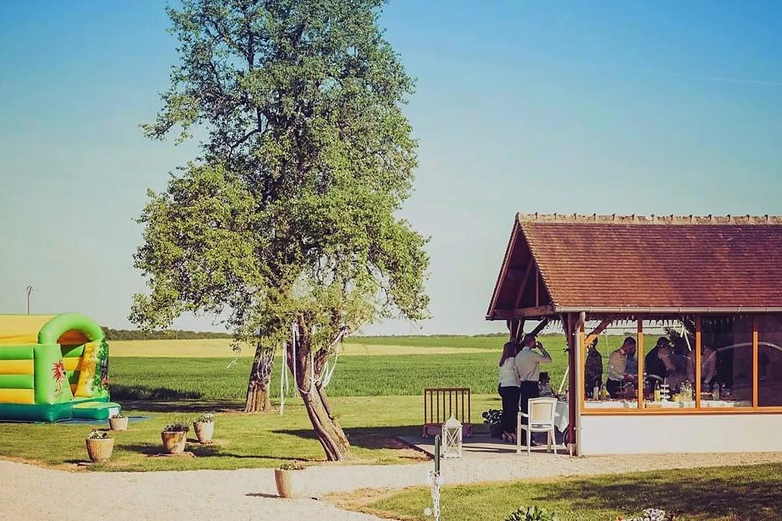 Lieux événementiels, GÎTE DE SERMOISE ET SALLE DE RÉCEPTION