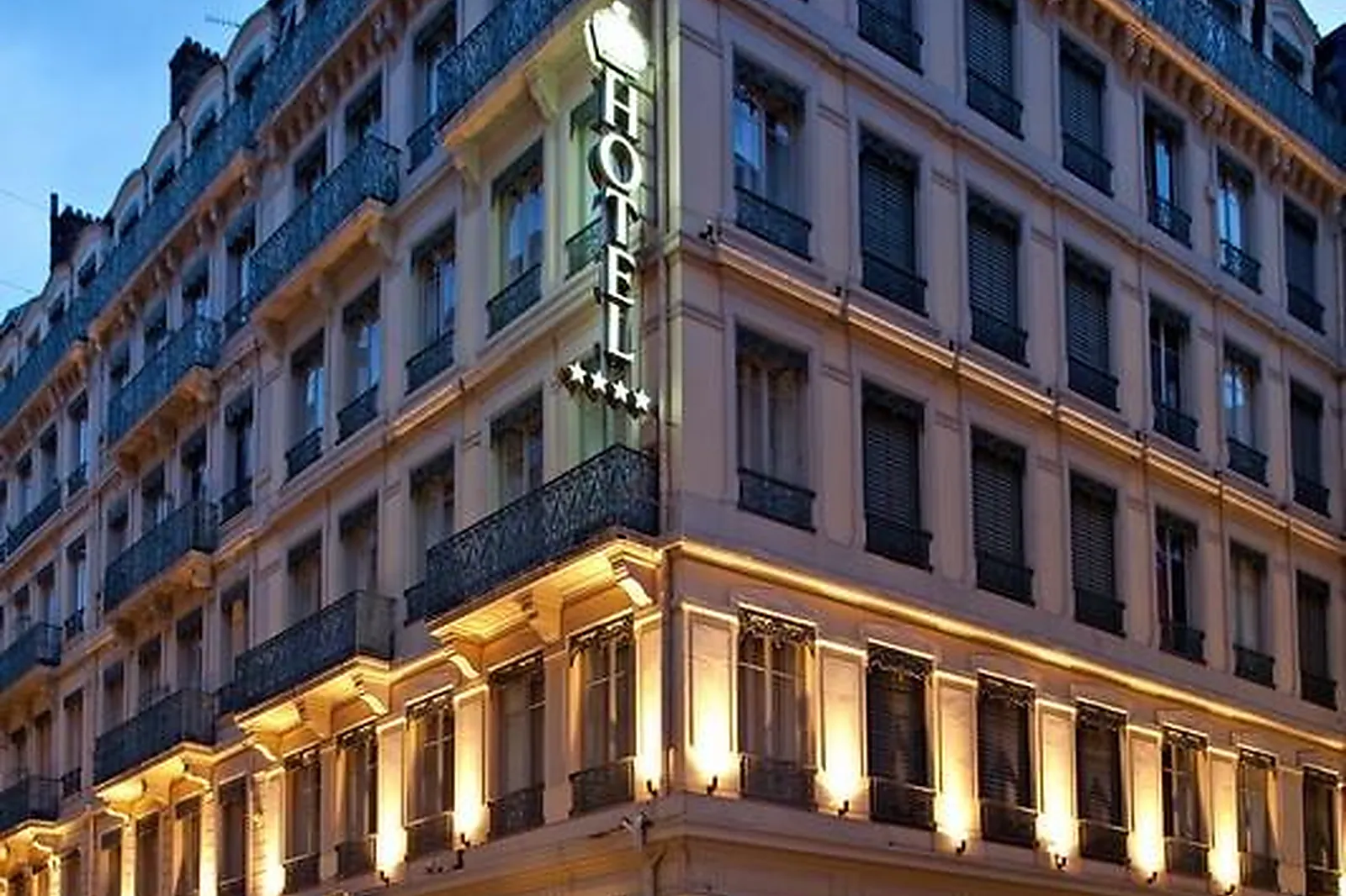 Lieux événementiels, GLOBE ET CECIL HOTEL