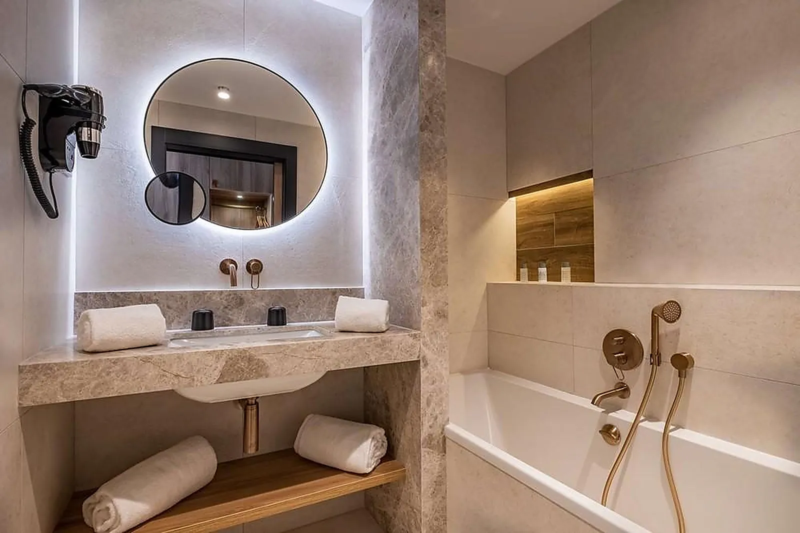 Lieux événementiels, GOLDEN TULIP LYON OUEST TECHLID