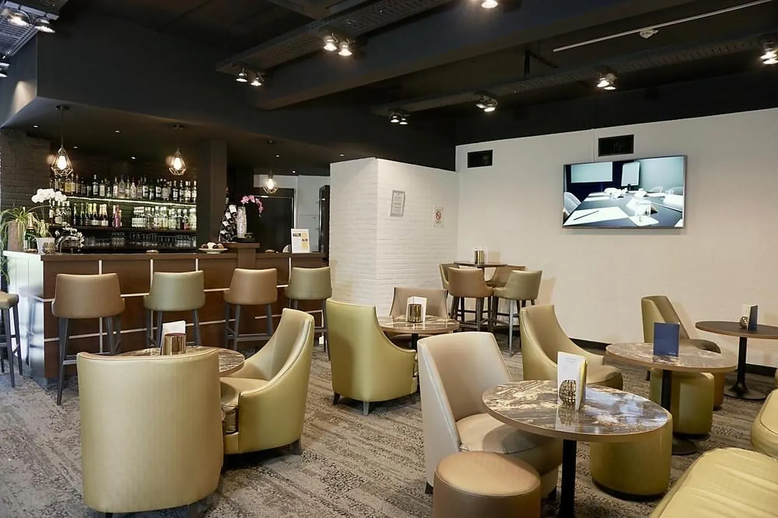 Lieux événementiels, GOLDEN TULIP ROISSY SAINT-WITZ