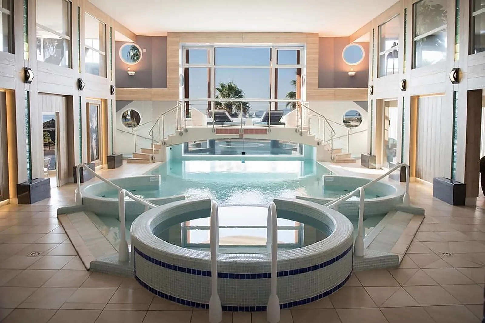 Lieux événementiels, GRAND HOTEL LES FLAMANTS ROSES ET SPA