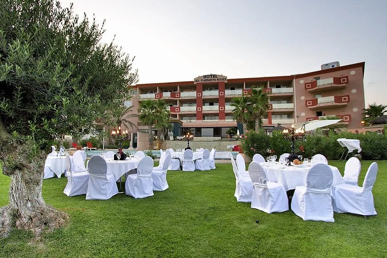 Lieux événementiels, GRAND HOTEL LES FLAMANTS ROSES ET SPA