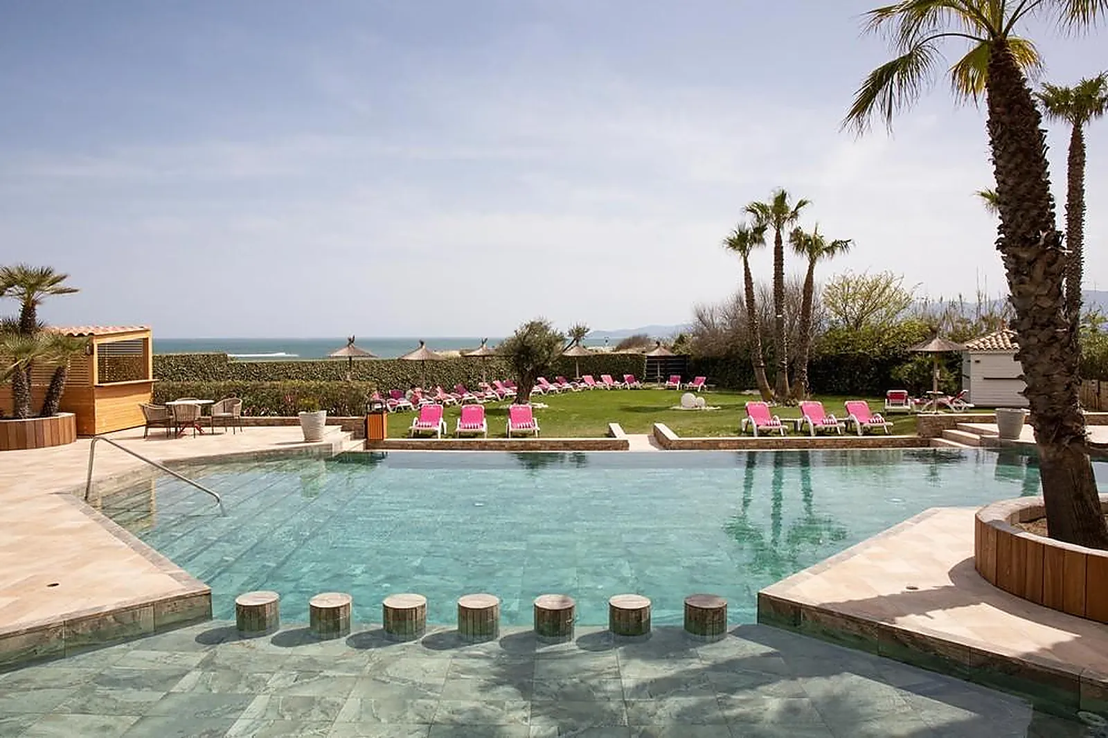 Lieux événementiels, GRAND HOTEL LES FLAMANTS ROSES ET SPA