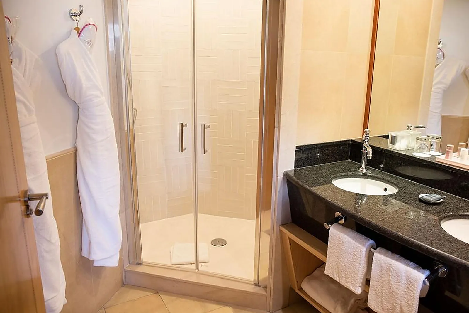 Lieux événementiels, GRAND HOTEL LES FLAMANTS ROSES ET SPA