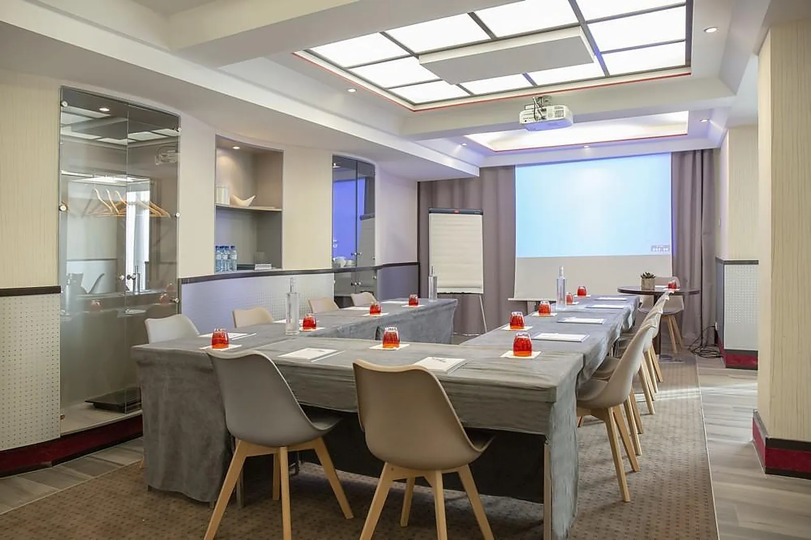 Lieux événementiels, GRAND HOTEL LES FLAMANTS ROSES ET SPA