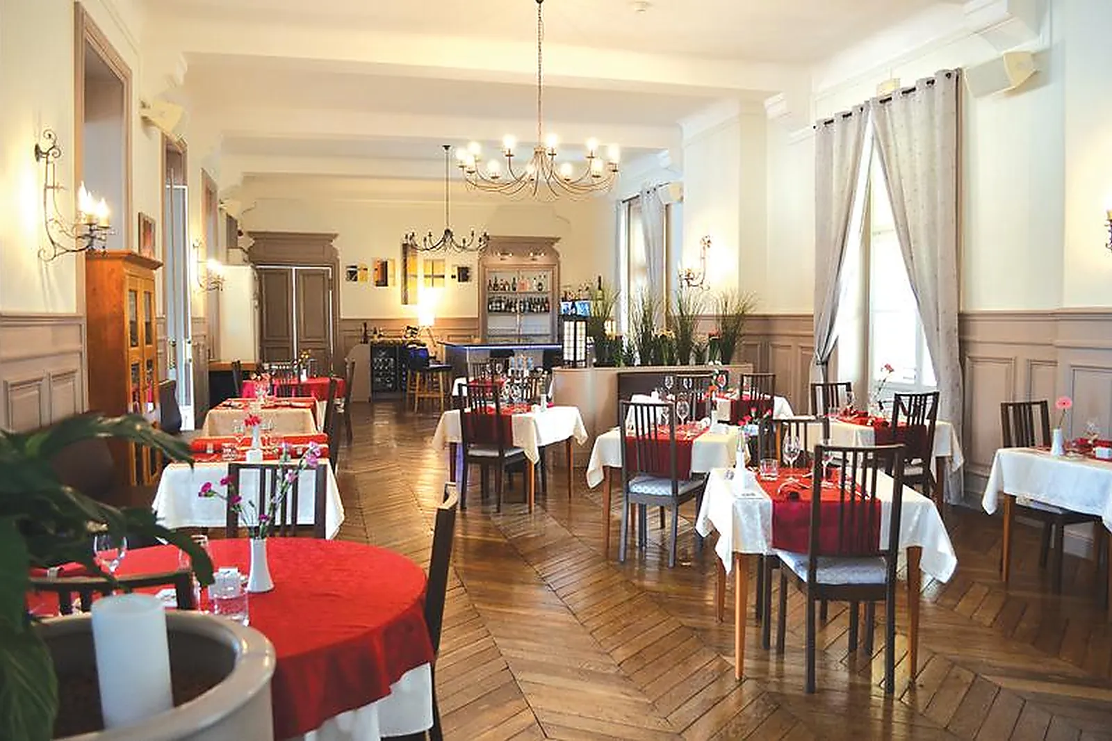 Lieux événementiels, GRAND HÔTEL THERMAL BOURBON-LANCY