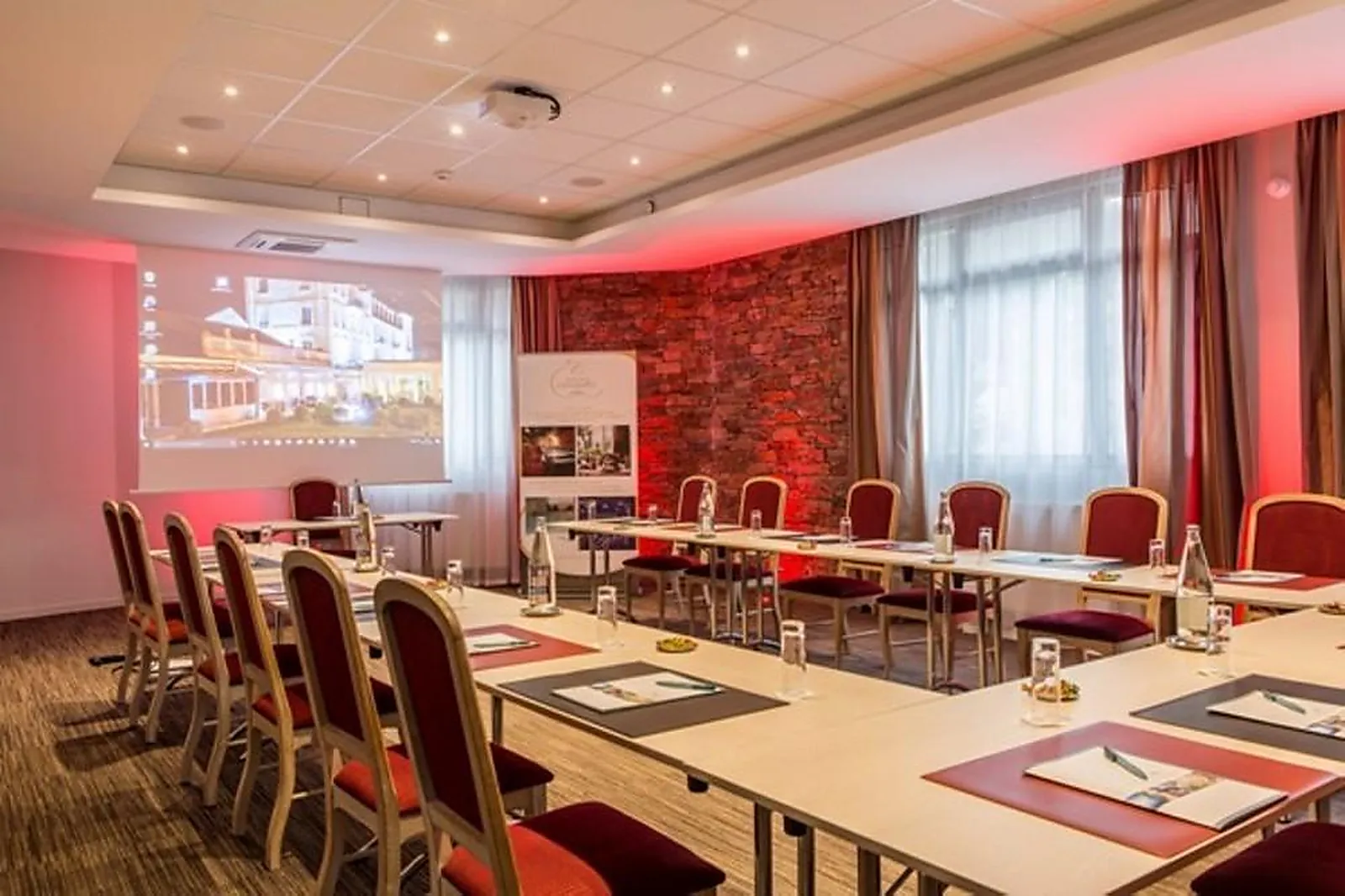 Lieux événementiels, GRAND HOTEL DE COURTOISVILLE