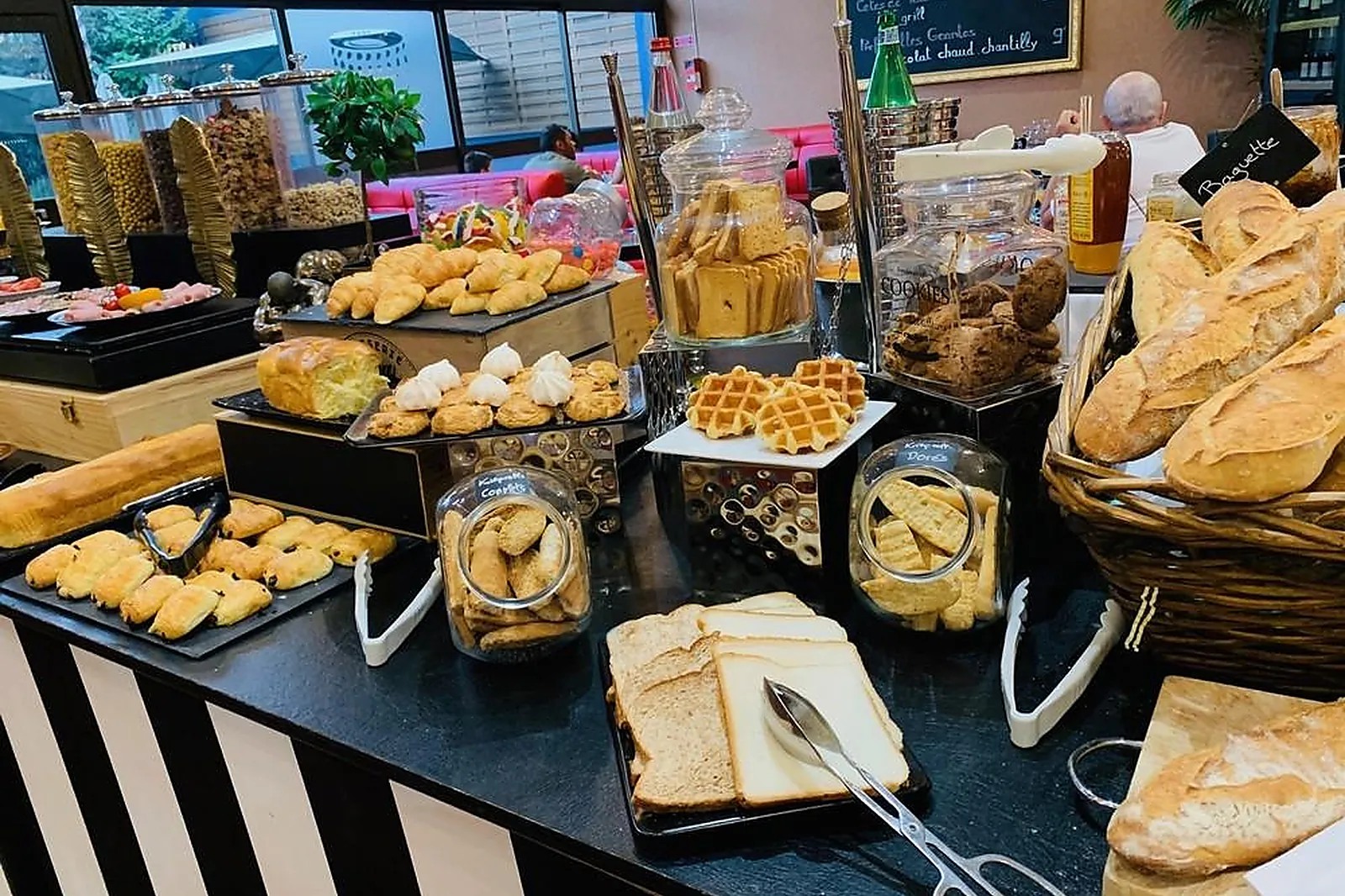 Lieux événementiels, GRAND HÔTEL DE NÎMES