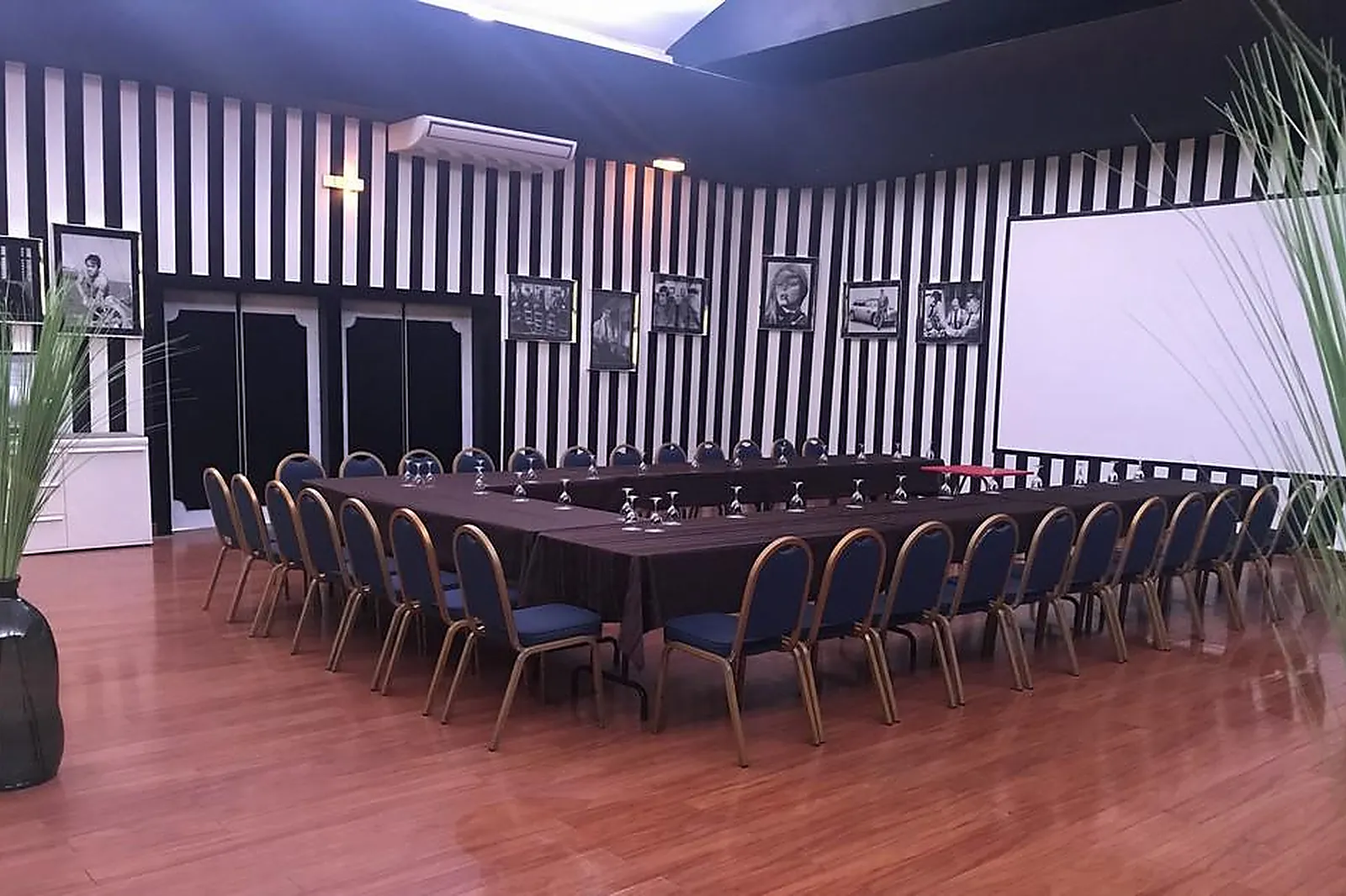 Lieux événementiels, GRAND HÔTEL DE NÎMES