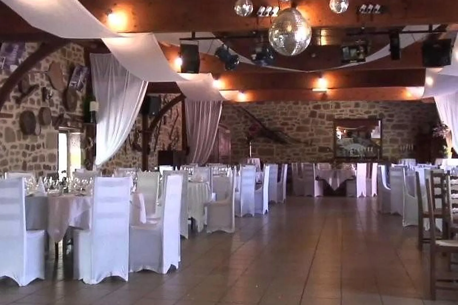 Lieux événementiels, GRANGE DE LA CROIX DU ROC