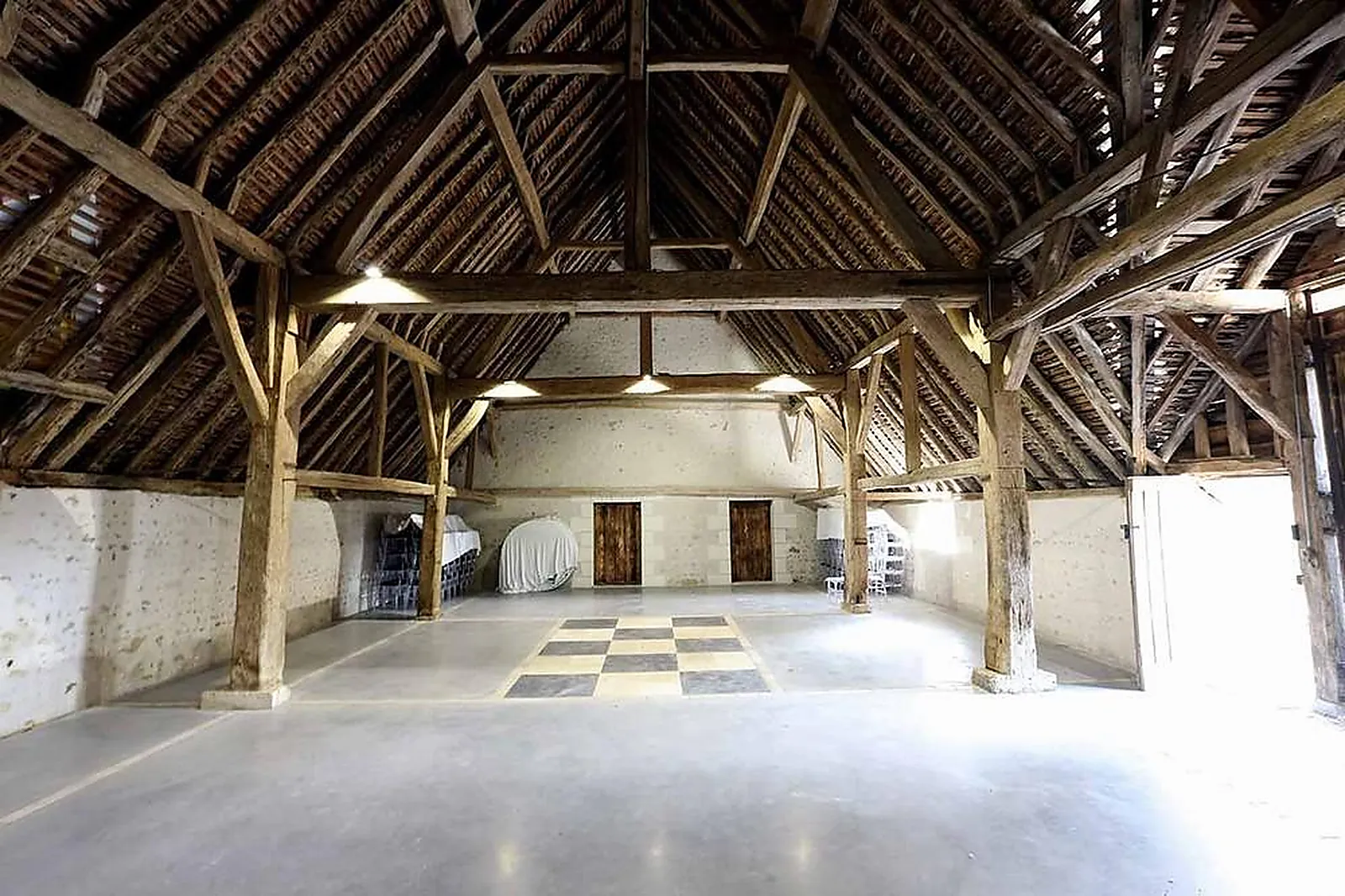 Lieux événementiels, GRANGE DES BARRES