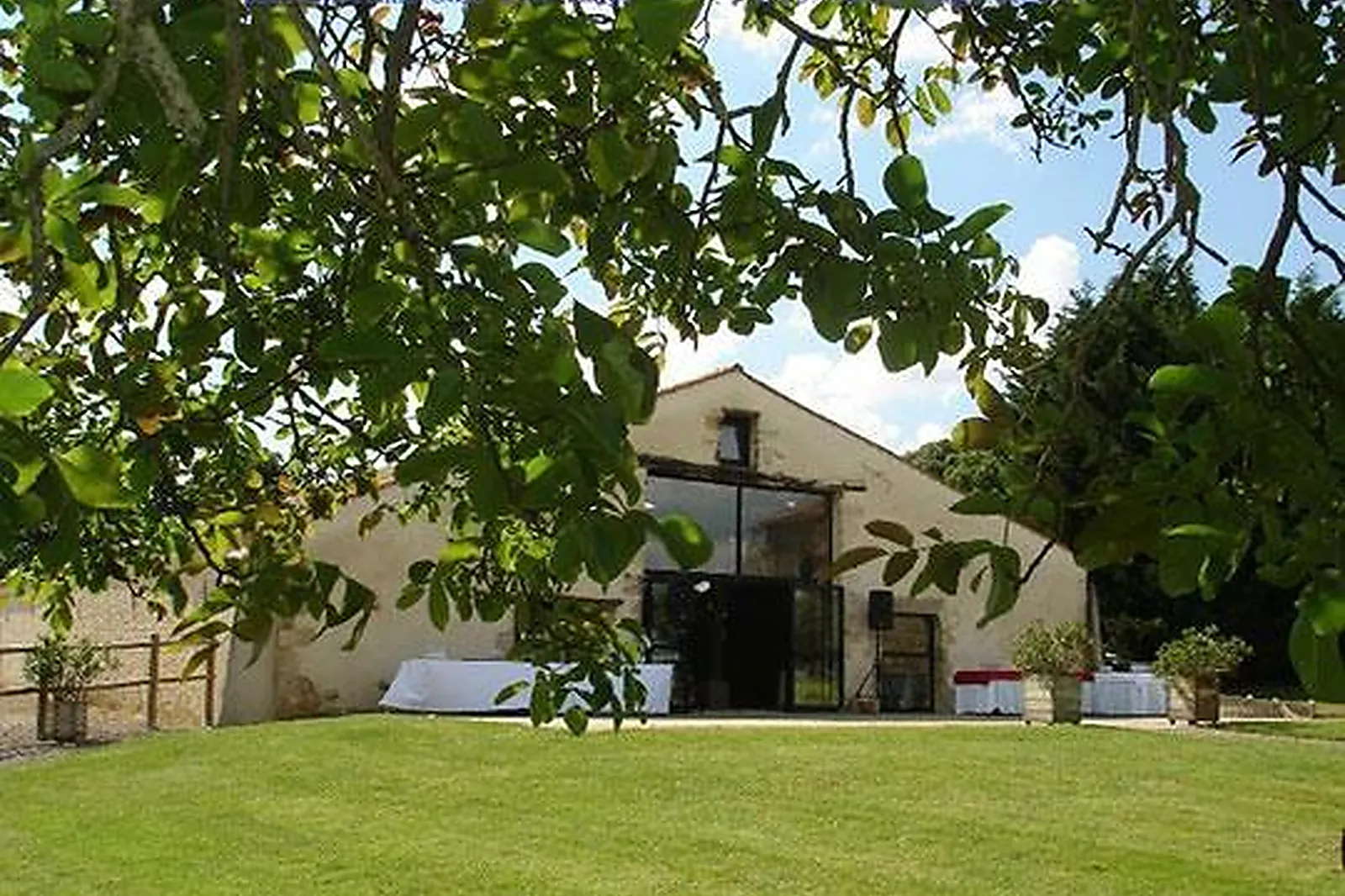 Lieux événementiels, GRANGE DU PRIEURÉ