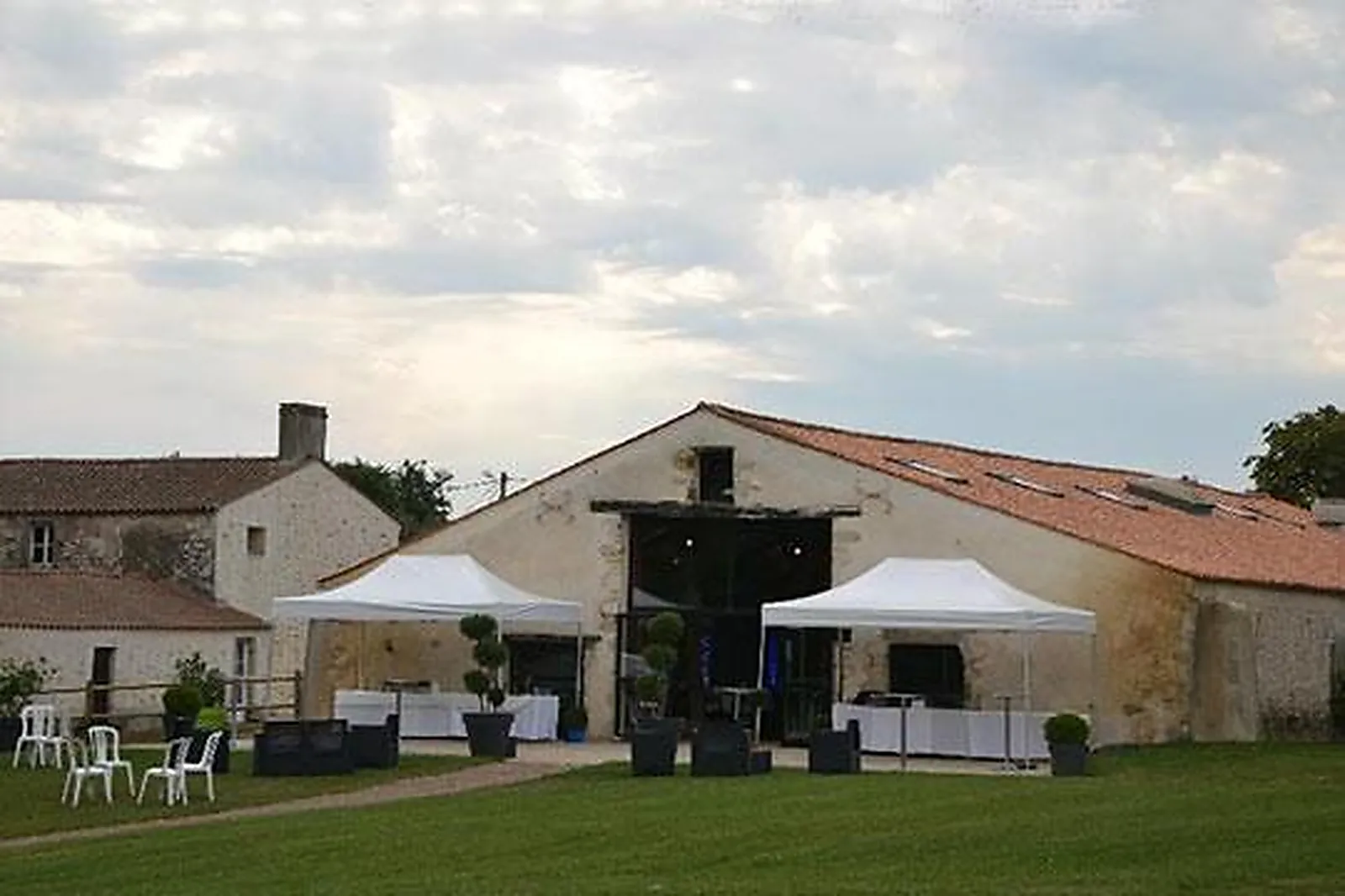 Lieux événementiels, GRANGE DU PRIEURÉ