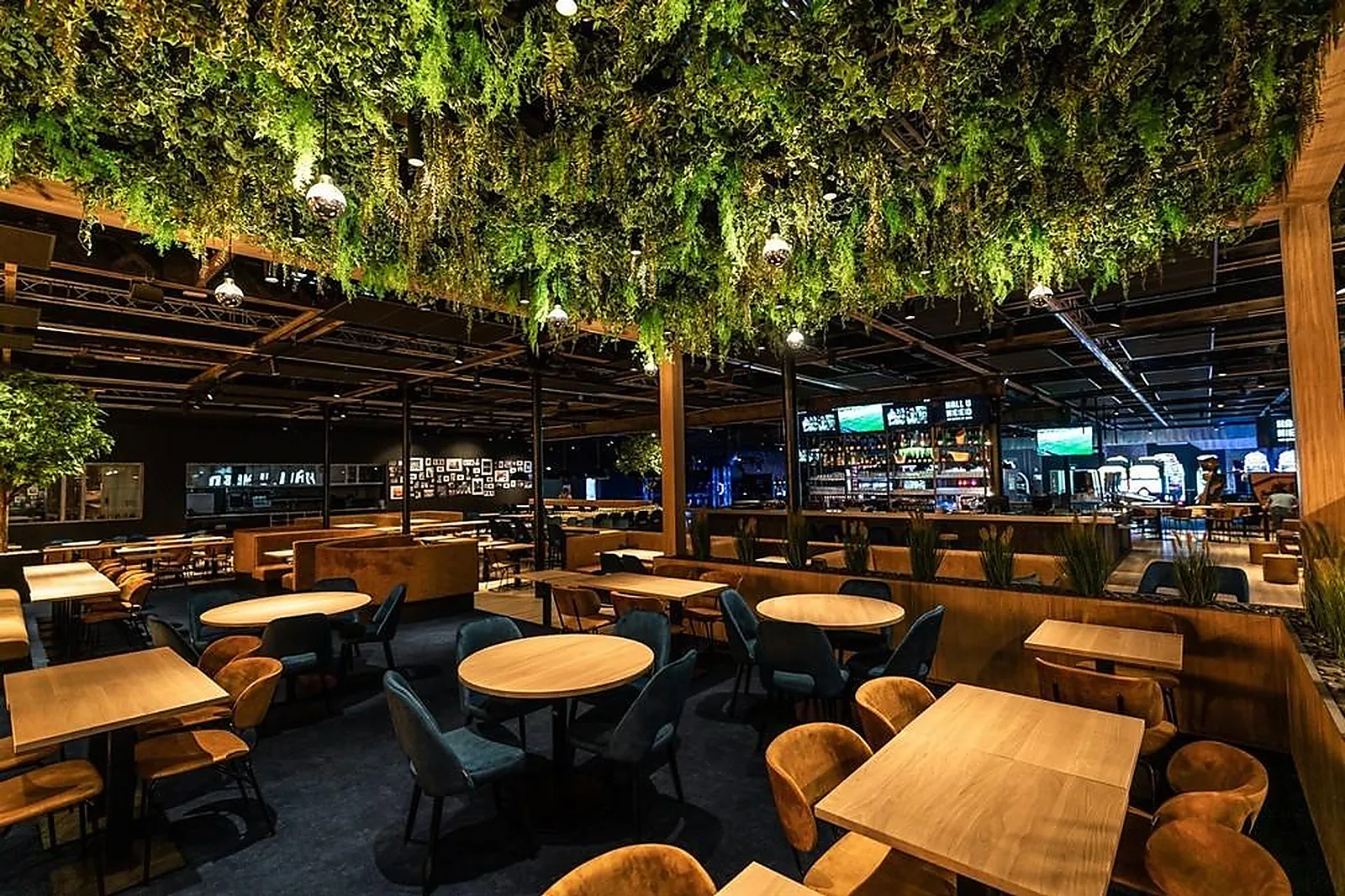 Lieux événementiels, HALL U NEED