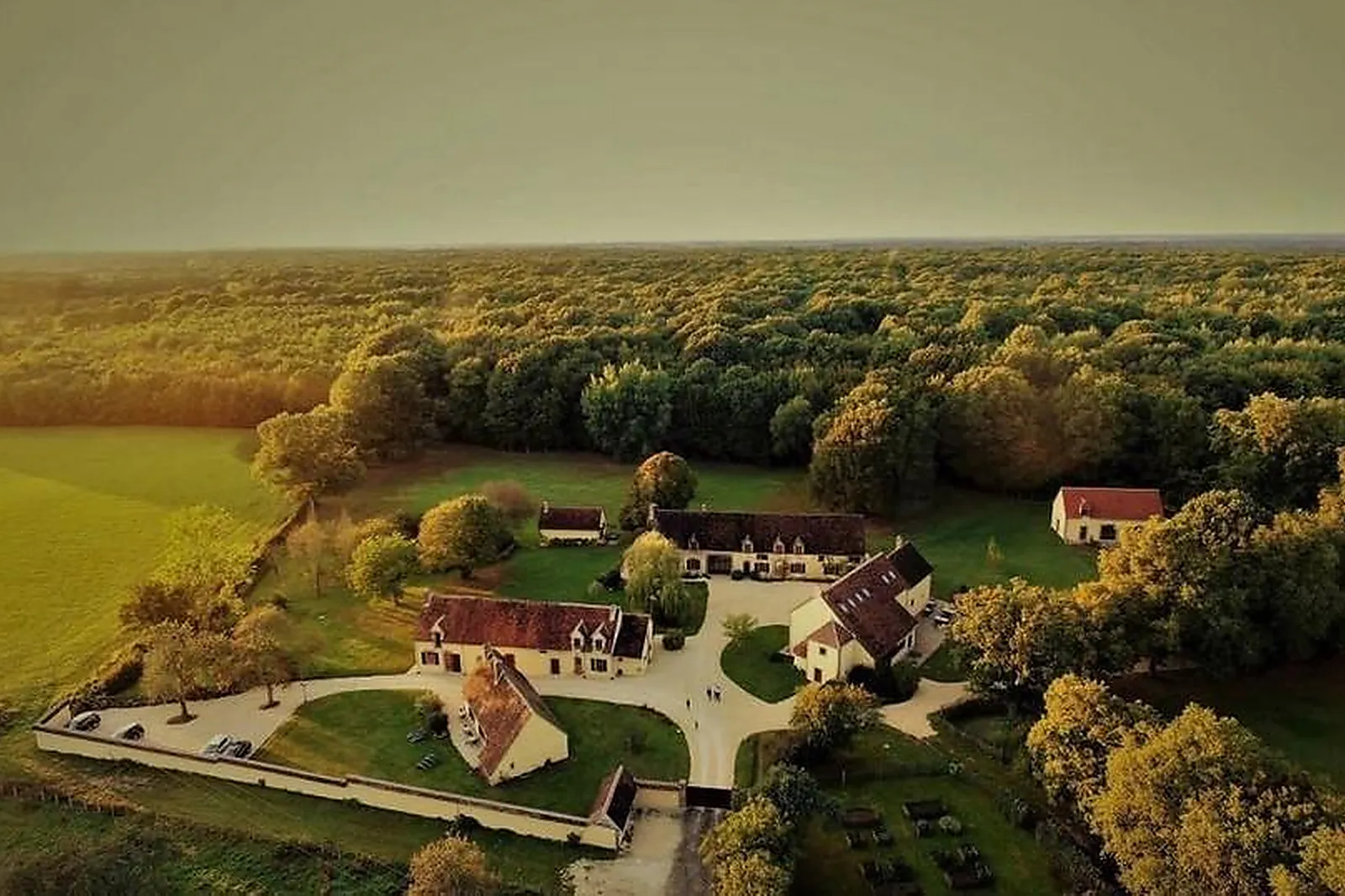 Lieux événementiels, HAMEAU DE LA FAUSSE SAUGE
