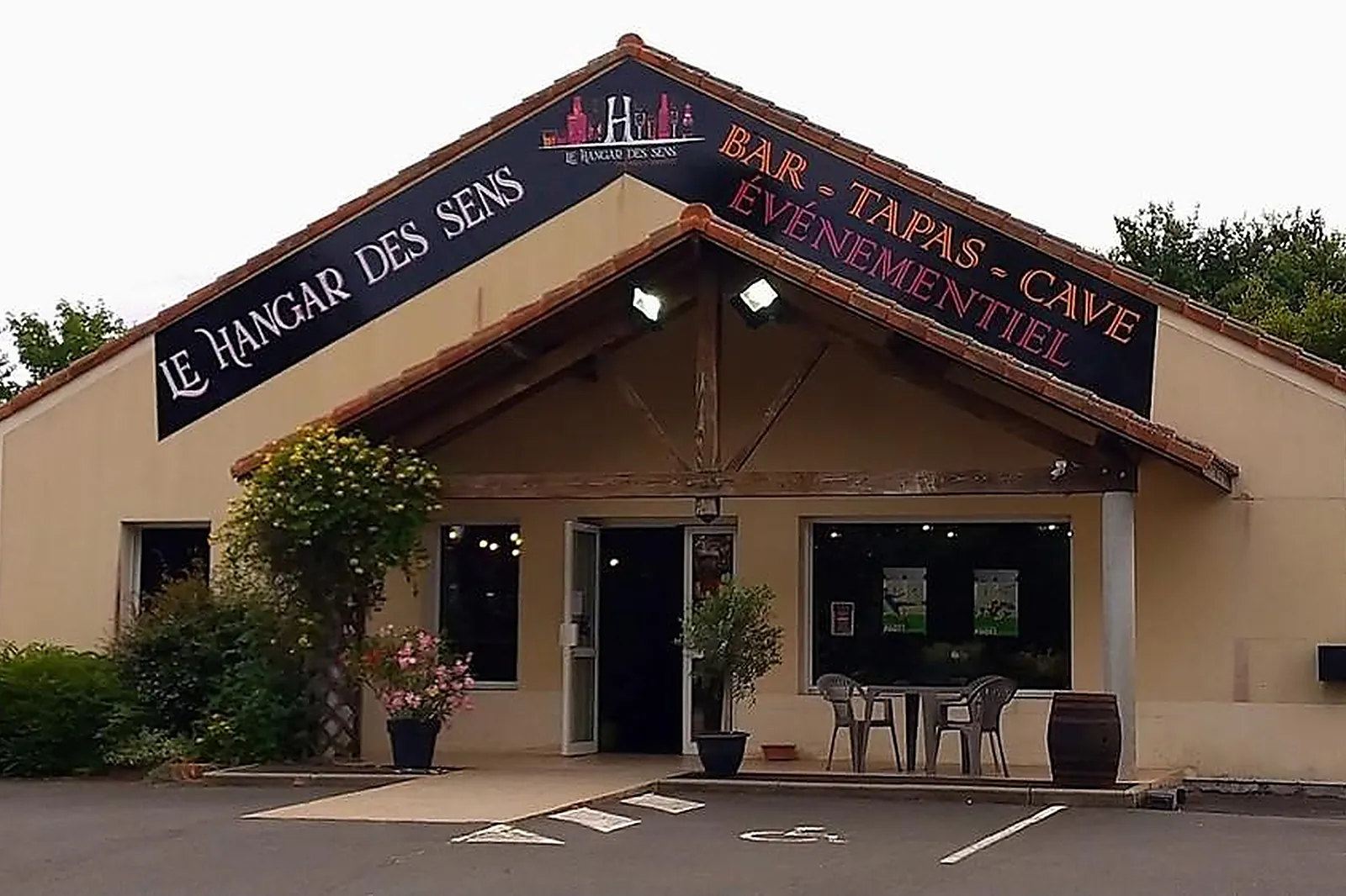 Lieux événementiels, HANGAR DES SENS