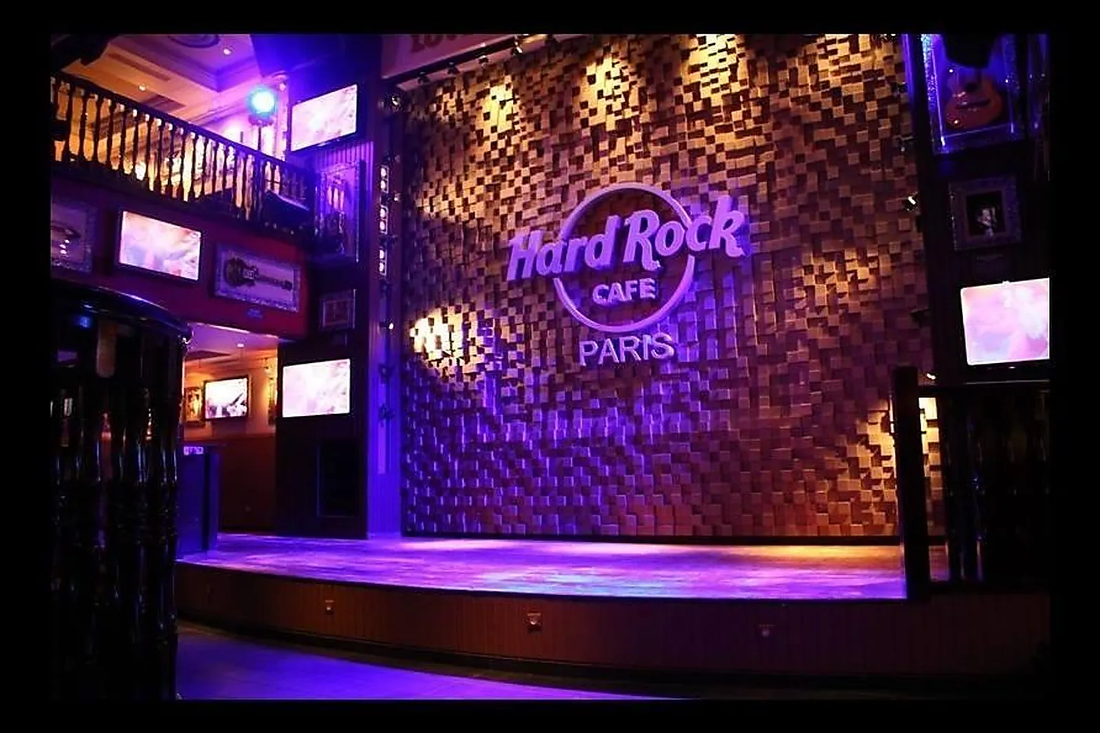 Lieux événementiels, HARD ROCK CAFE