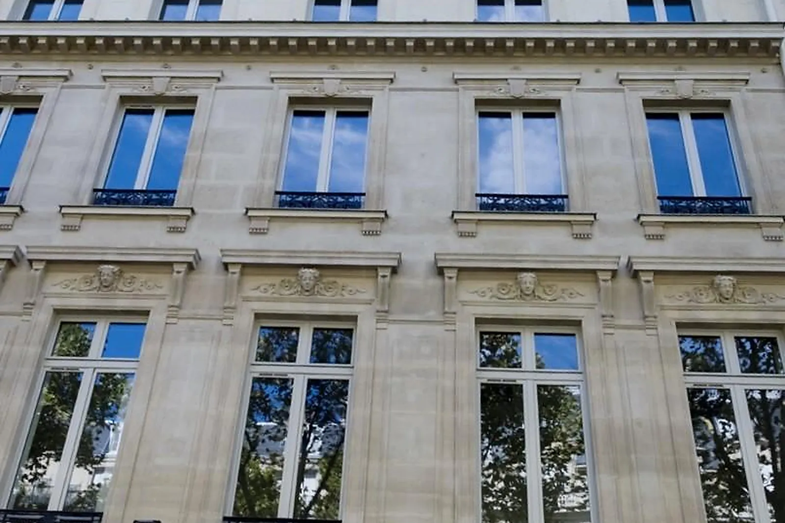 Lieux événementiels, HELZEAR PARIS CHAMPS ELYSÉES