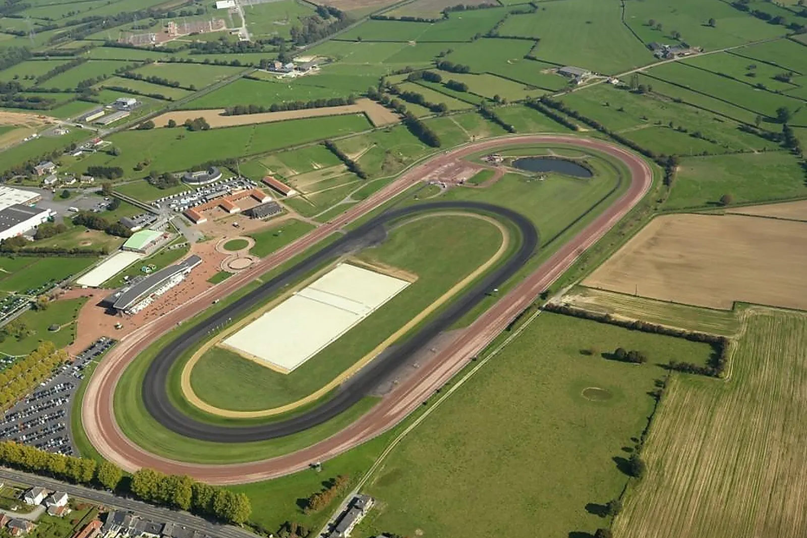 Lieux événementiels, HIPPODROME INTERNATIONAL DE LA CAPELLE