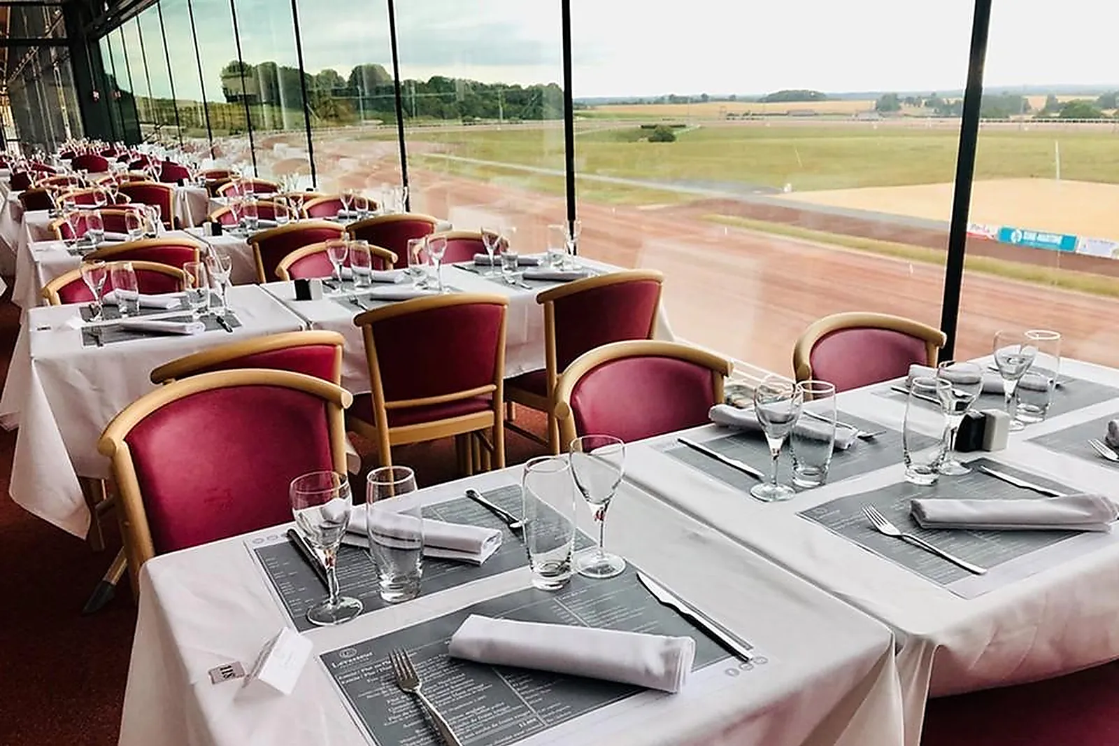 Lieux événementiels, HIPPODROME DE MAUQUENCHY