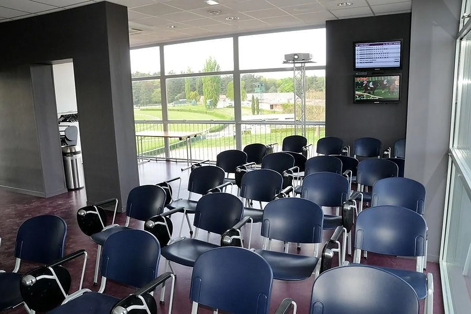 Lieux événementiels, HIPPODROME DE PARILLY
