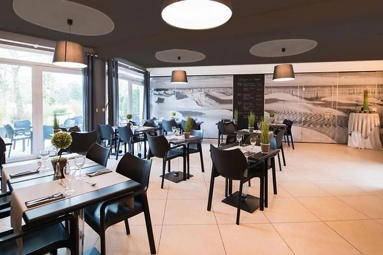 Lieux événementiels, HIPPOTEL