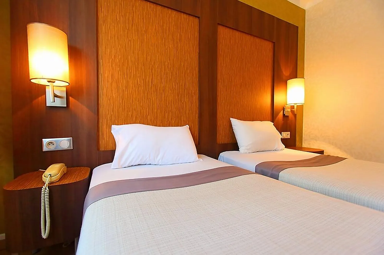 Lieux événementiels, HIRONDELLE HÔTEL RESTAURANT