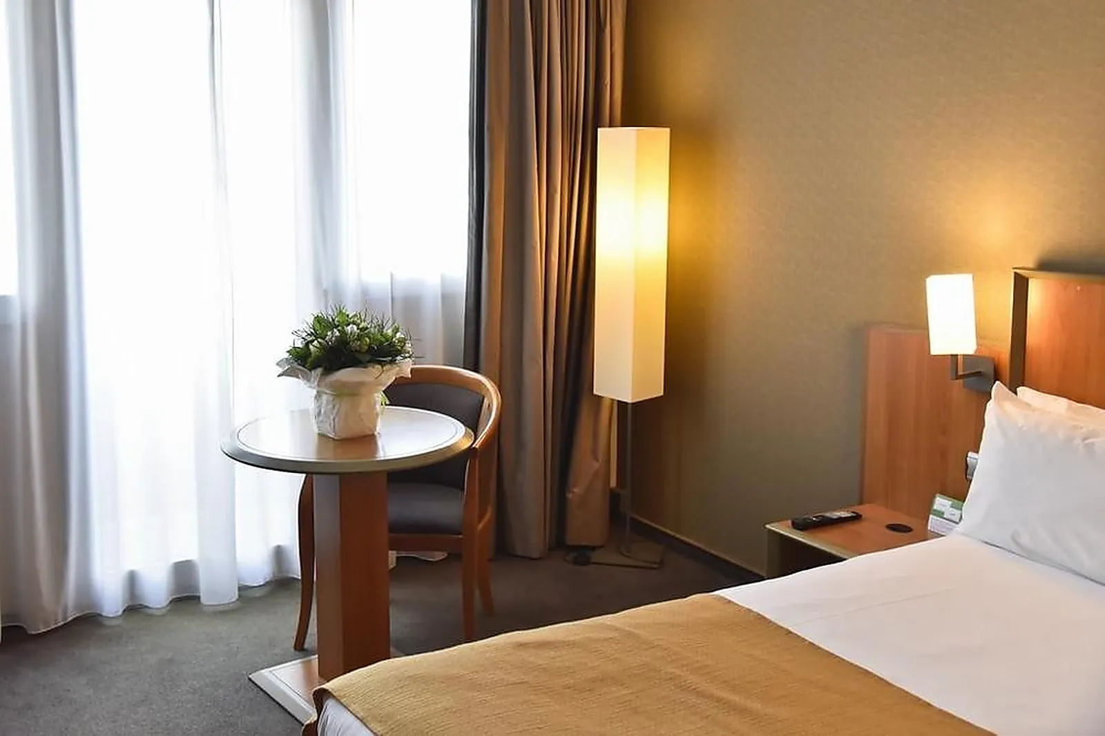 Lieux événementiels, HOLIDAY INN CALAIS