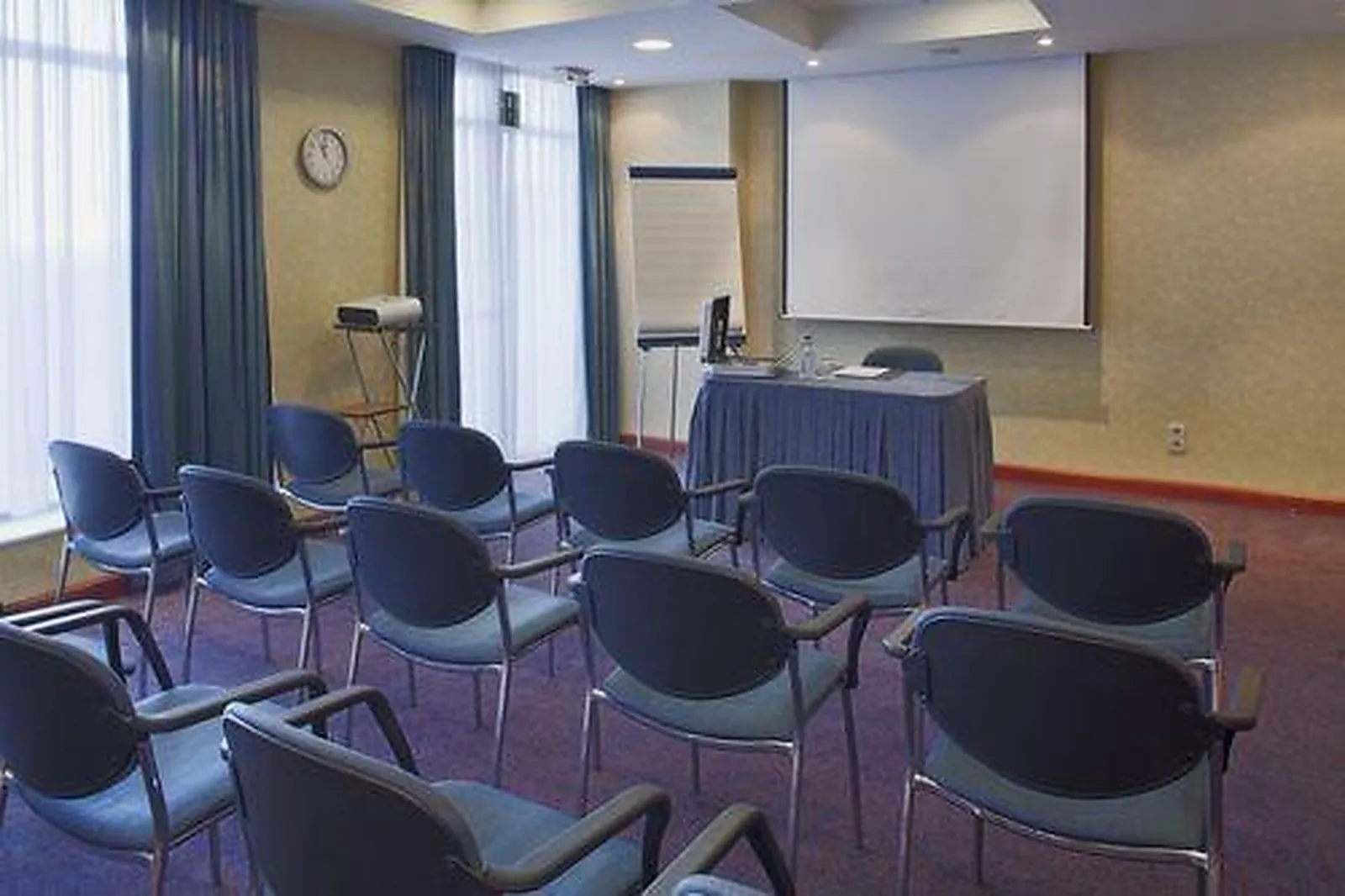 Lieux événementiels, HOLIDAY INN CALAIS