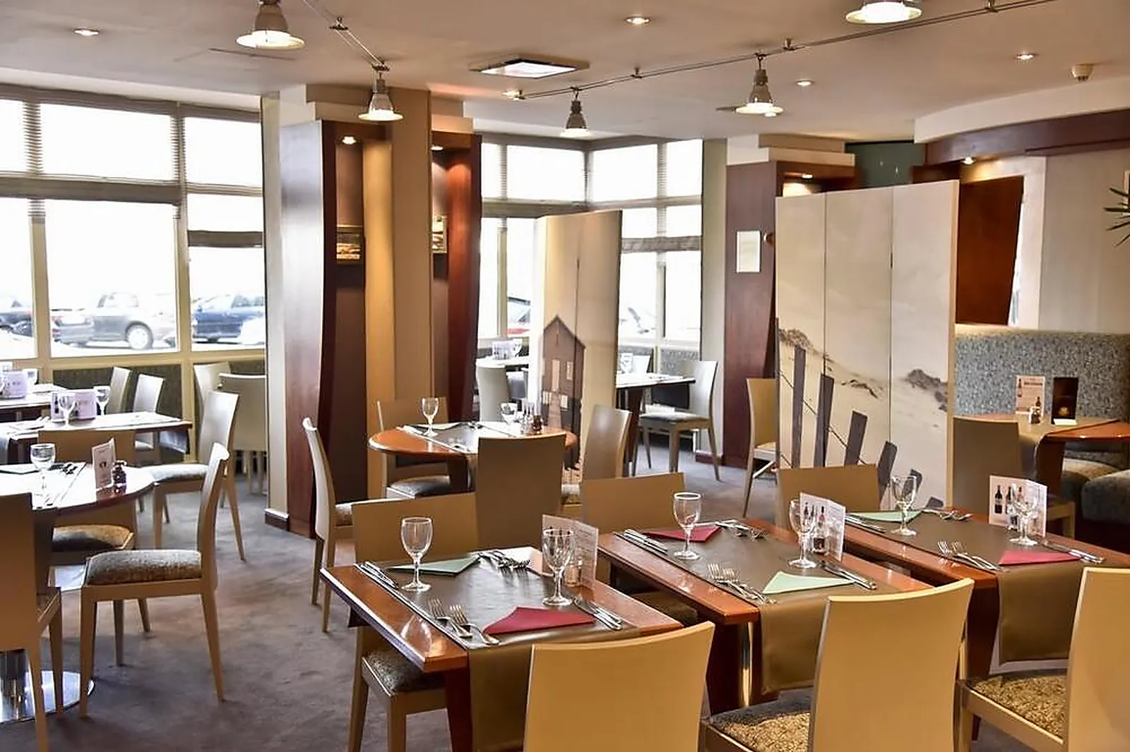 Lieux événementiels, HOLIDAY INN CALAIS