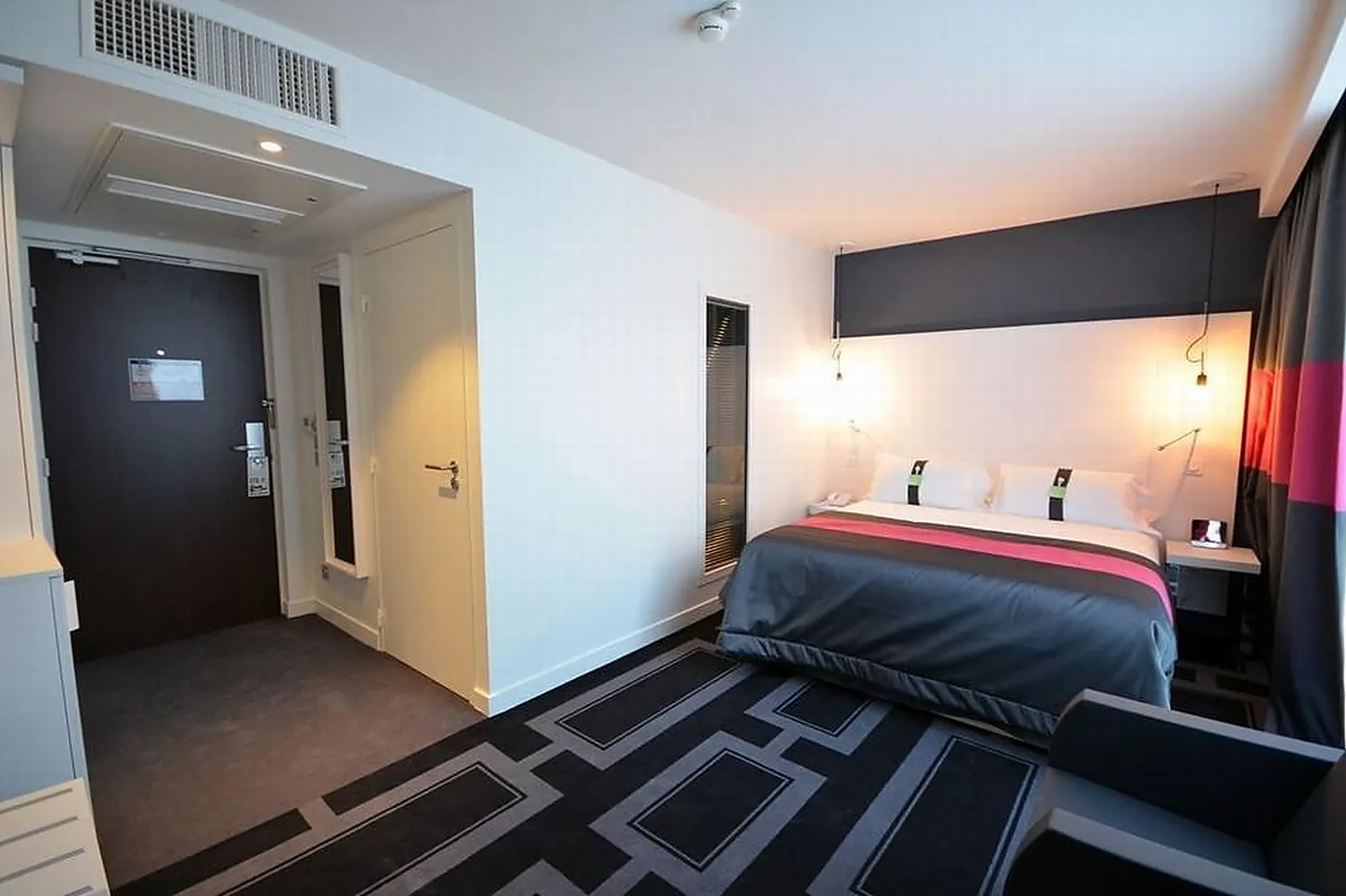 Lieux événementiels, HOLIDAY INN DIJON