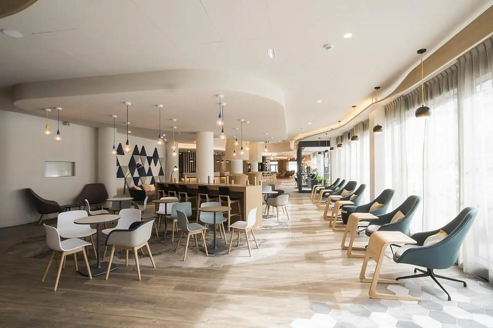 Lieux événementiels, HOLIDAY INN EXPRESS PARIS AÉROPORT CDG