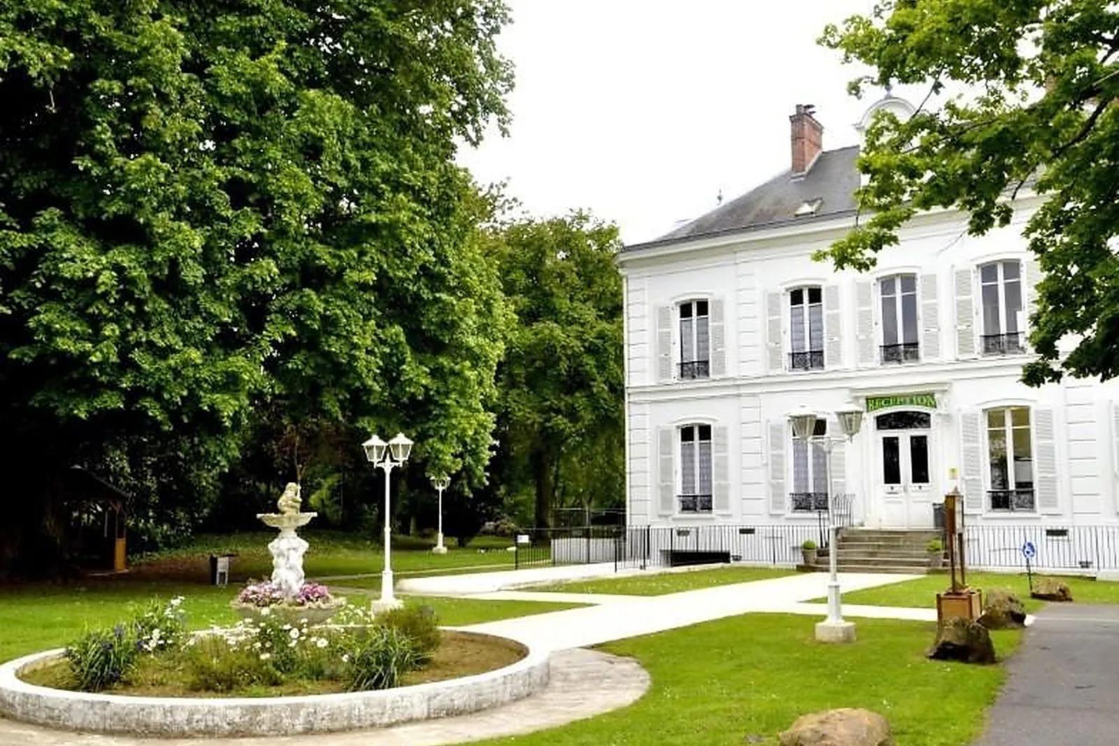 Lieux événementiels, HOSTELLERIE LE CHÂTEL