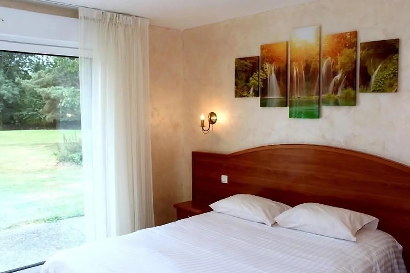 Lieux événementiels, HOSTELLERIE LE CHÂTEL