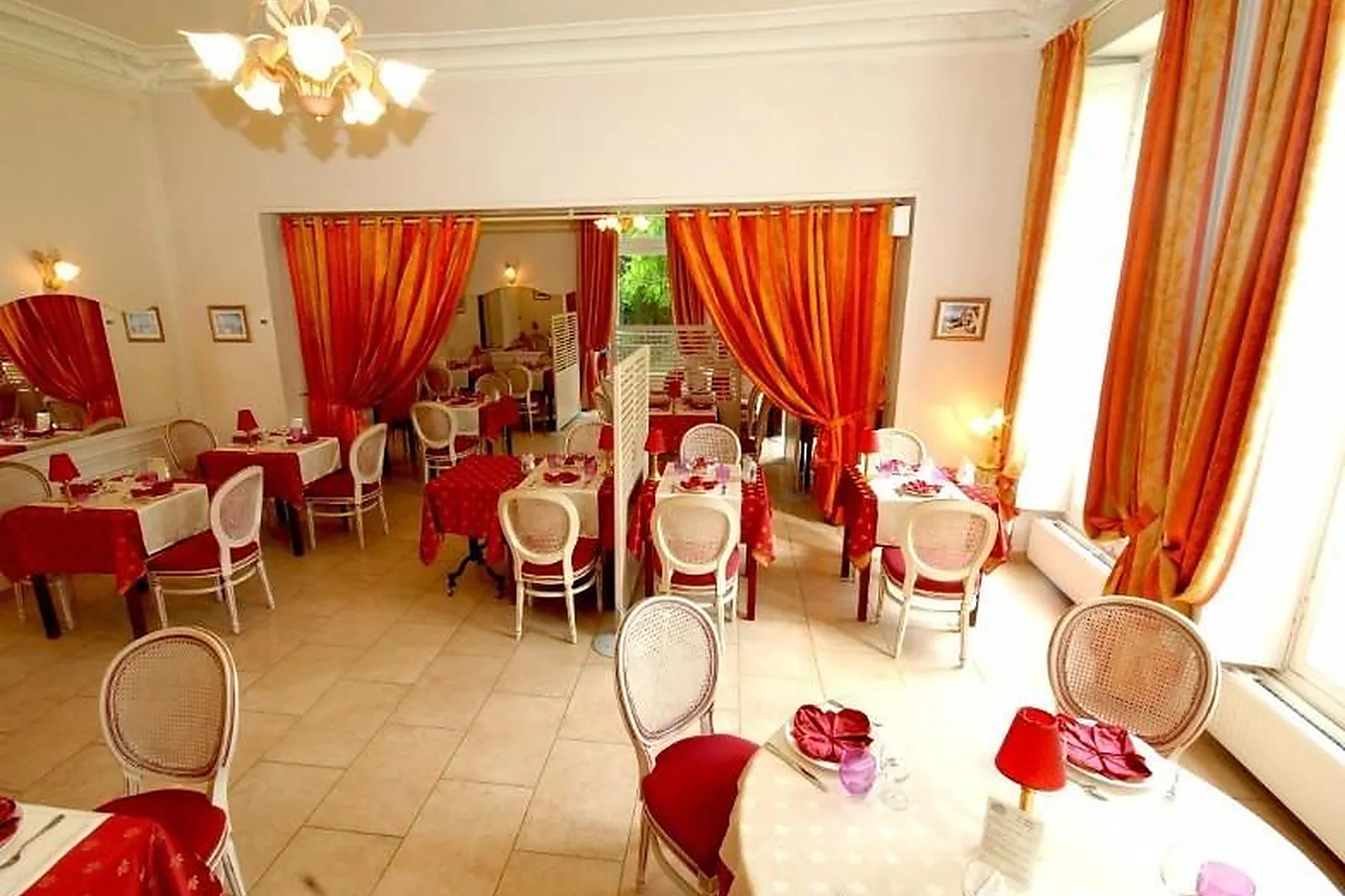 Lieux événementiels, HOSTELLERIE LE CHÂTEL