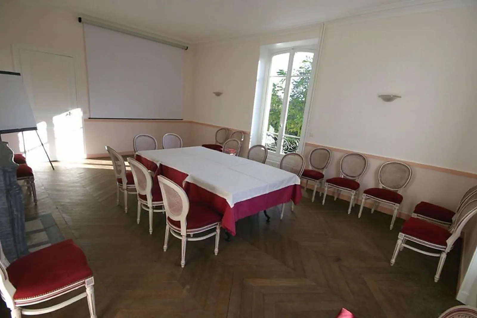 Lieux événementiels, HOSTELLERIE LE CHÂTEL