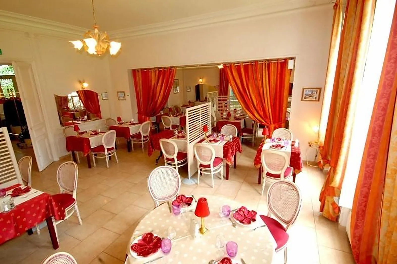 Lieux événementiels, HOSTELLERIE LE CHÂTEL