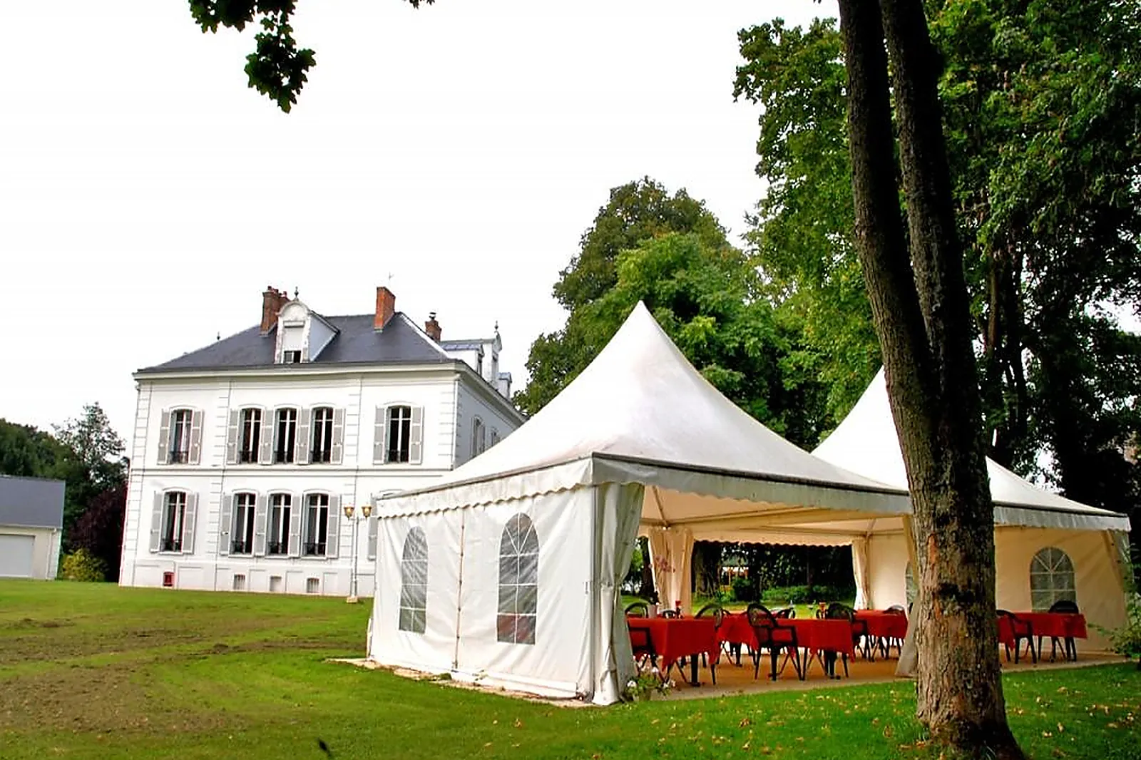 Lieux événementiels, HOSTELLERIE LE CHÂTEL