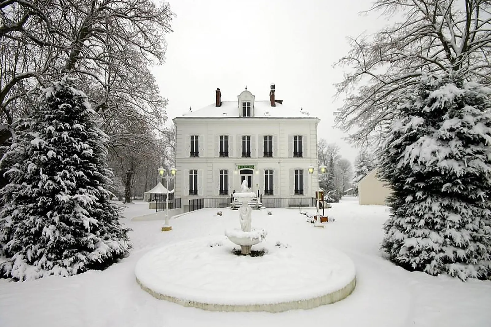 Lieux événementiels, HOSTELLERIE LE CHÂTEL