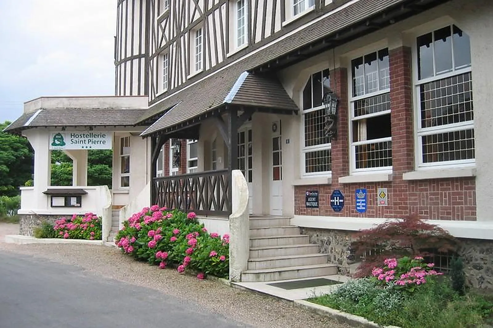 Lieux événementiels, HOSTELLERIE SAINT-PIERRE