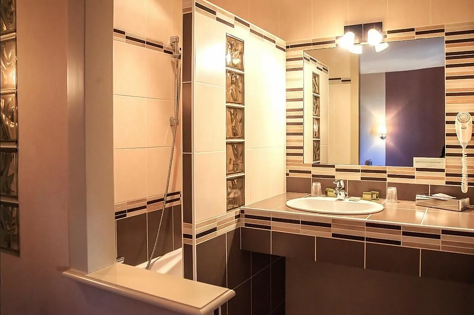 Lieux événementiels, HOSTELLERIE D'HÉLOÏSE