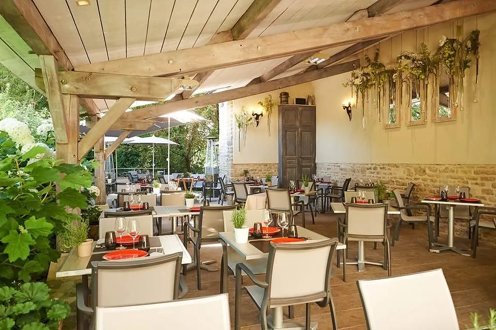 Lieux événementiels, HOSTELLERIE DE LEVERNOIS