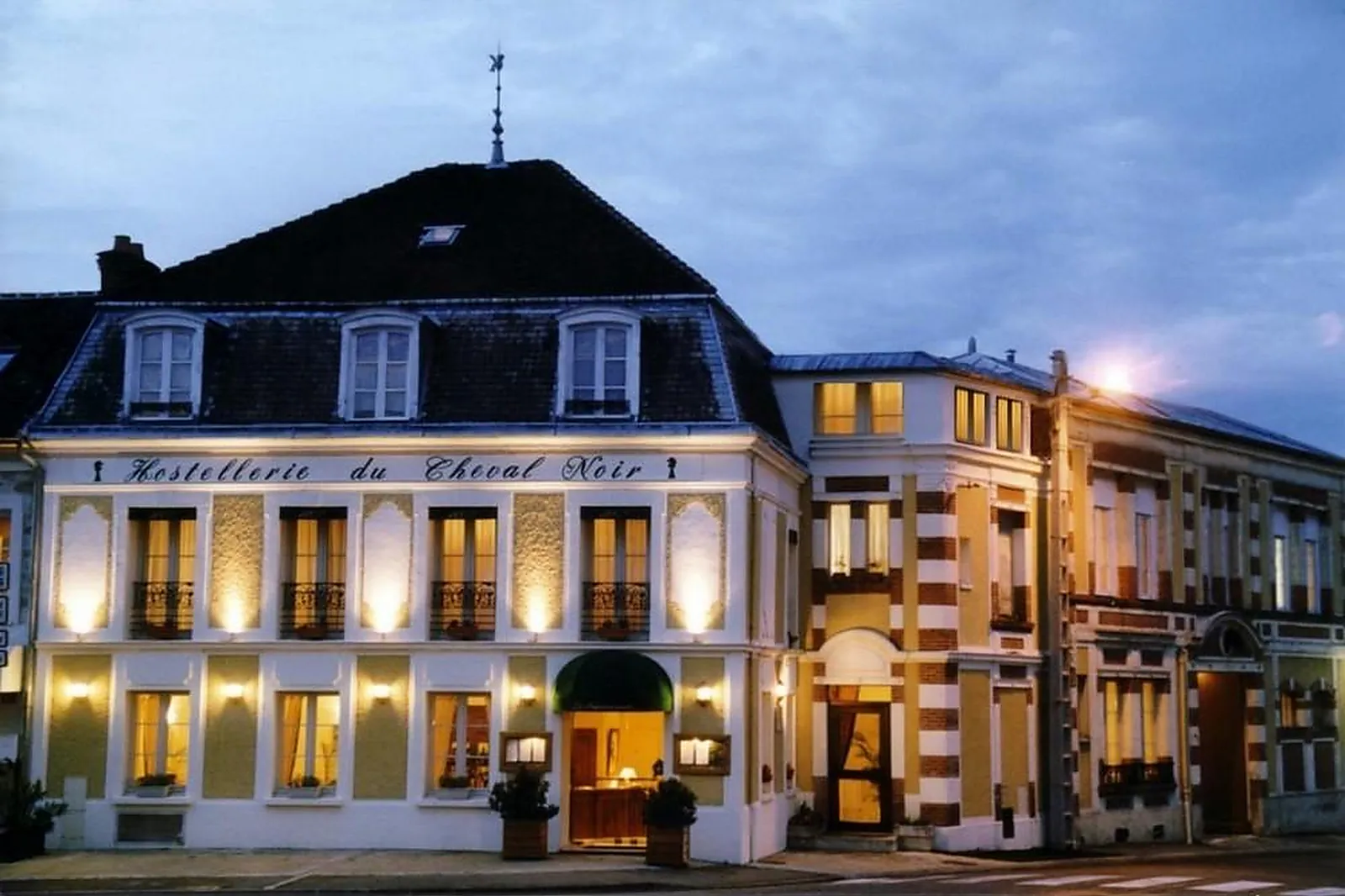 Lieux événementiels, HOSTELLERIE DU CHEVAL NOIR