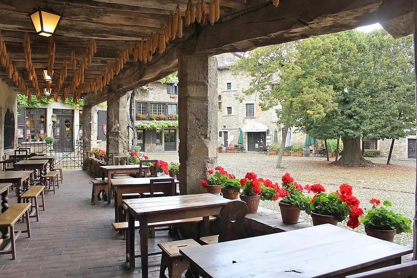 Lieux événementiels, HOSTELLERIE DU VIEUX PÉROUGES