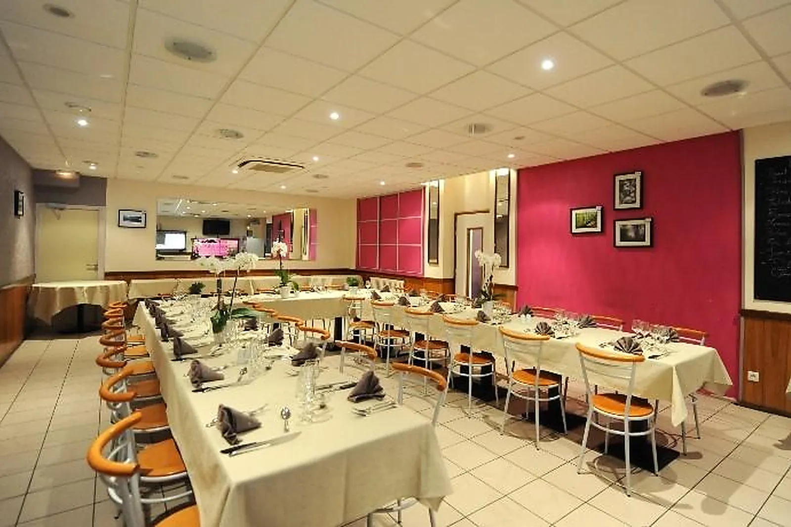 Lieux événementiels, HÔTEL.COM BÉDÉE